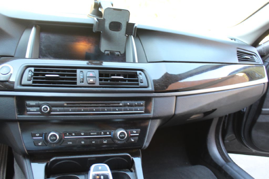 2016 BMW 5 Series Image 18