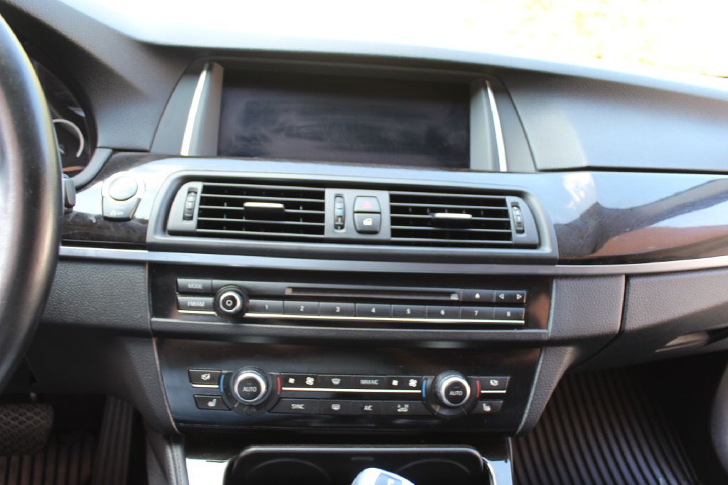 2015 BMW 5 Series Image 17