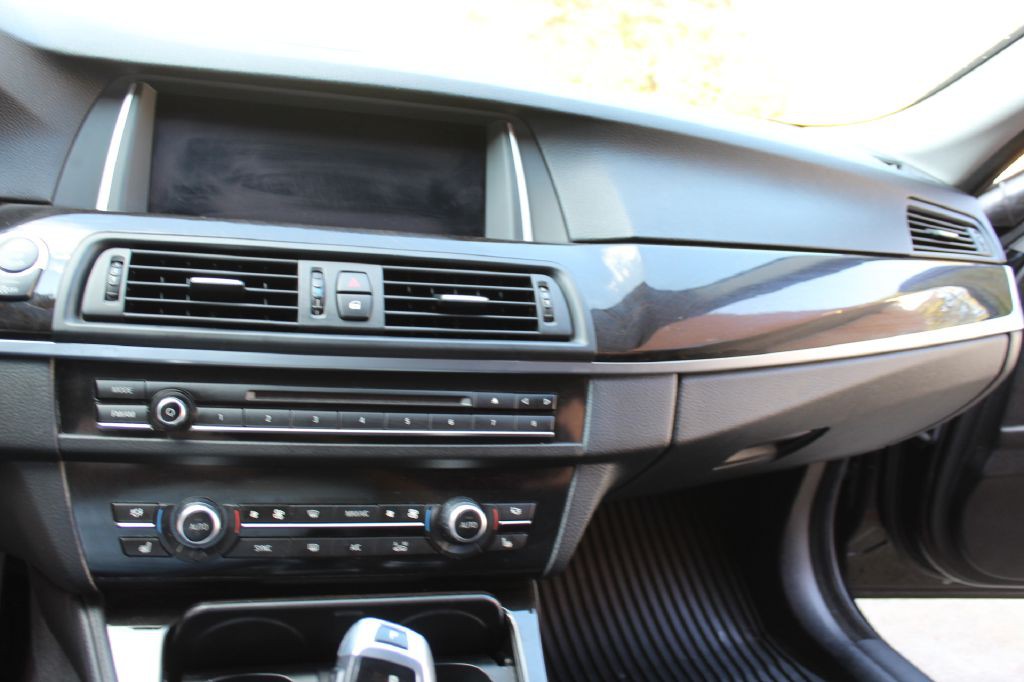 2015 BMW 5 Series Image 18