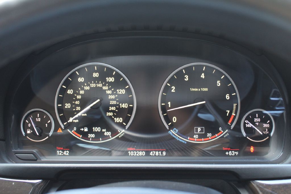 2015 BMW 5 Series Image 25