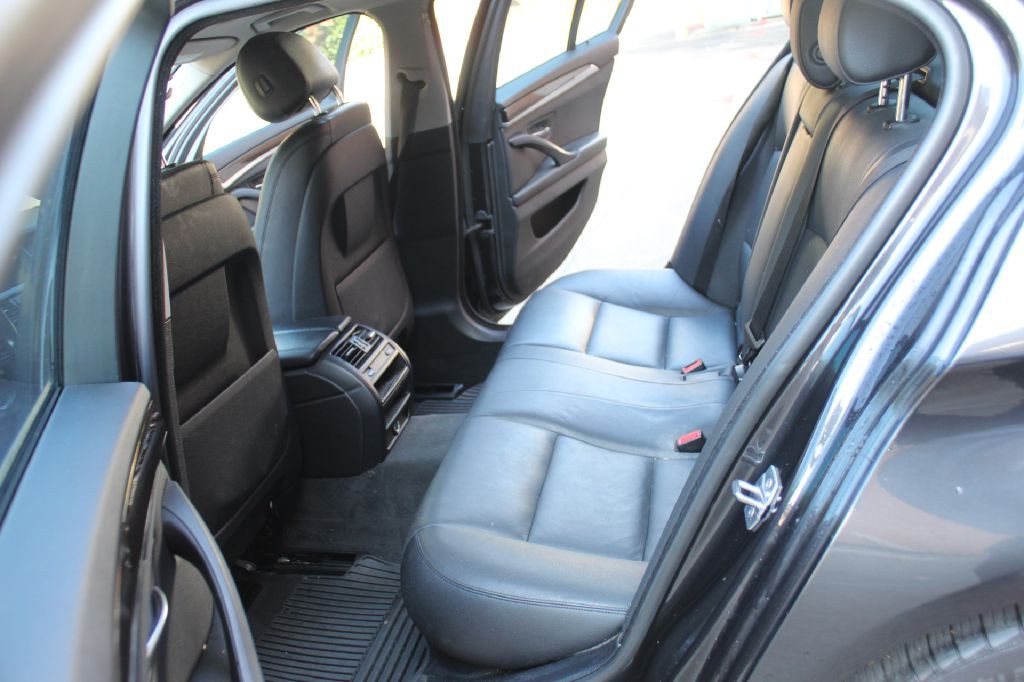 2015 BMW 5 Series Image 9