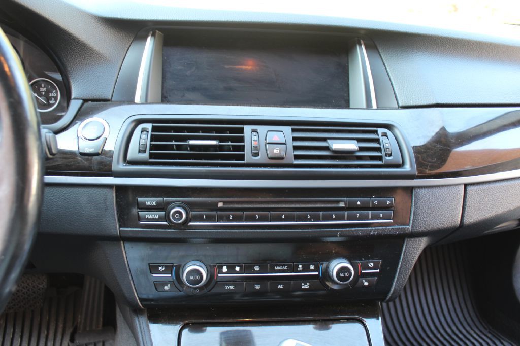 2015 BMW 5 Series Image 19