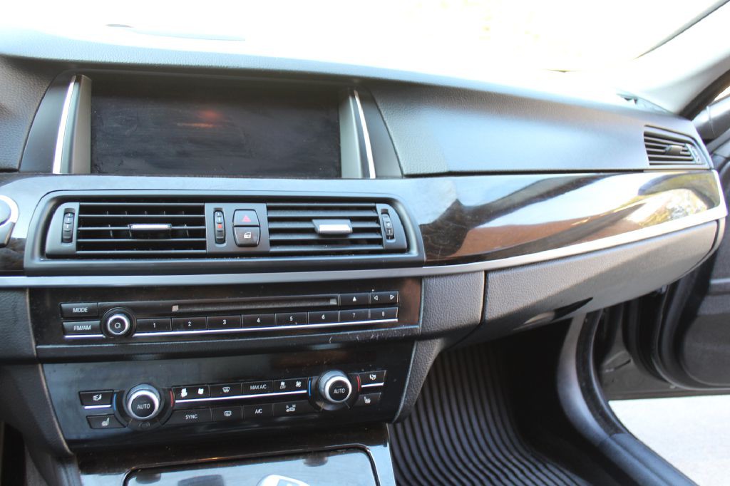 2015 BMW 5 Series Image 20