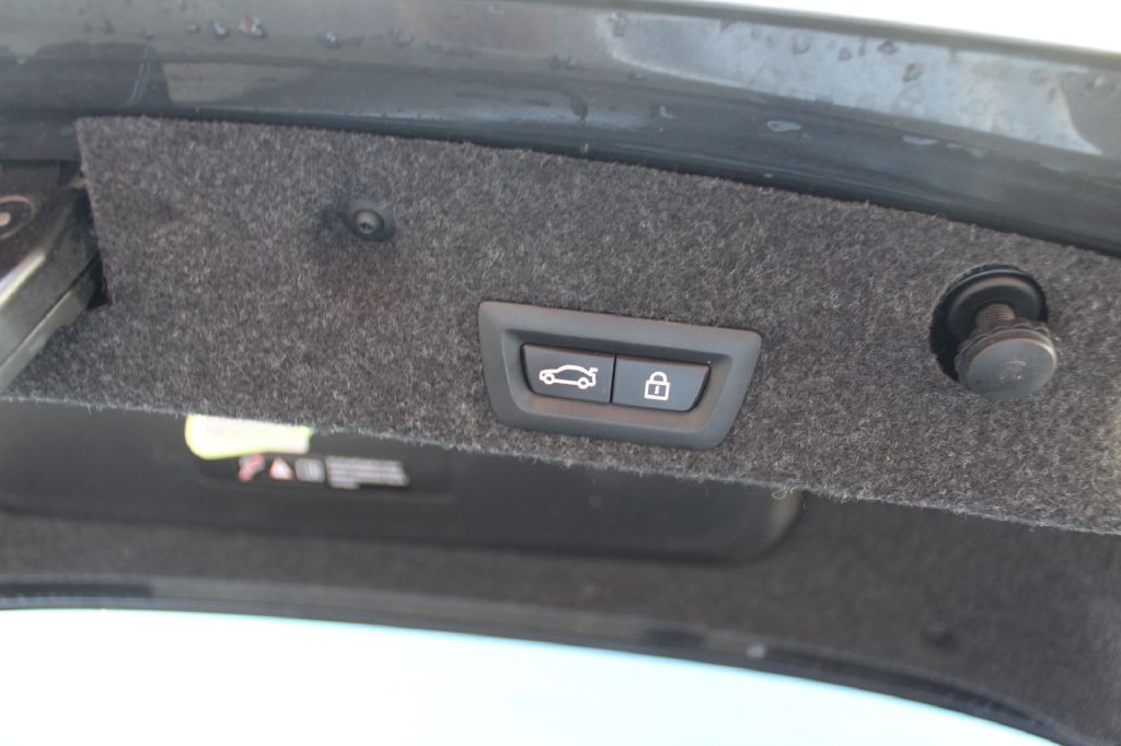 2015 BMW 5 Series Image 24