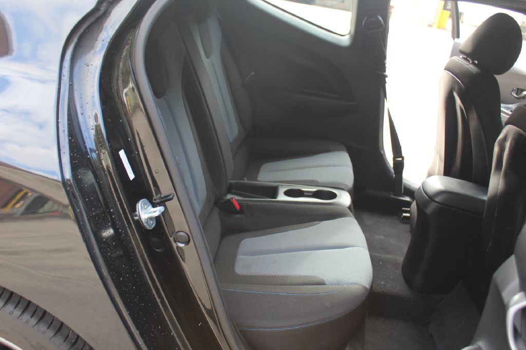 2019 Hyundai Veloster Image 8