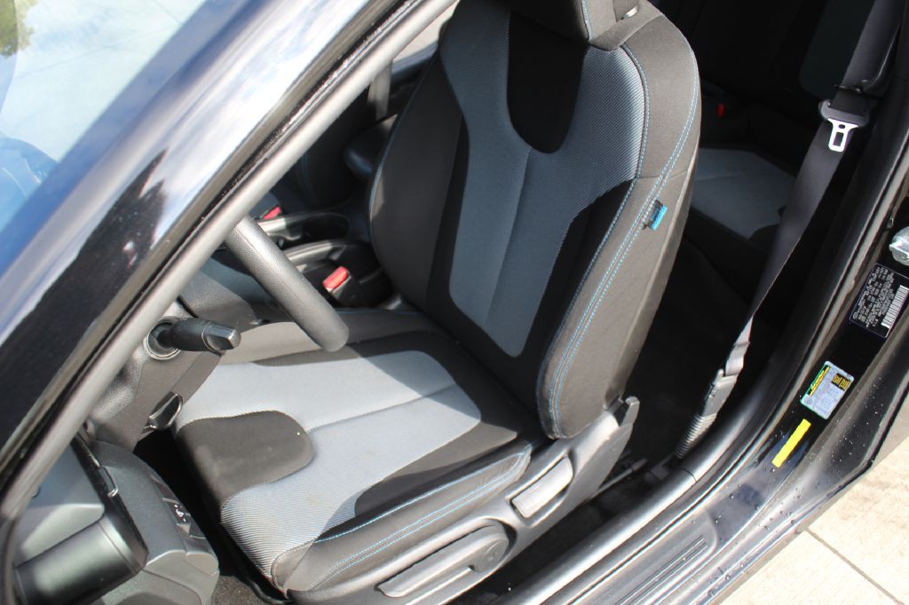 2019 Hyundai Veloster Image 10