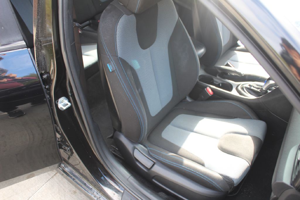 2019 Hyundai Veloster Image 11