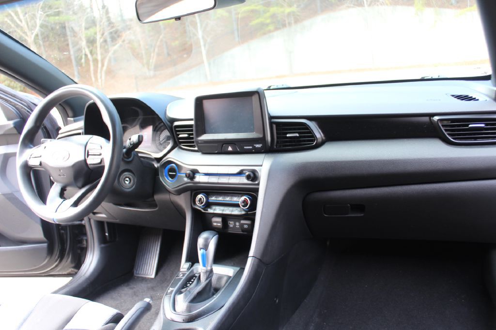 2019 Hyundai Veloster Image 12