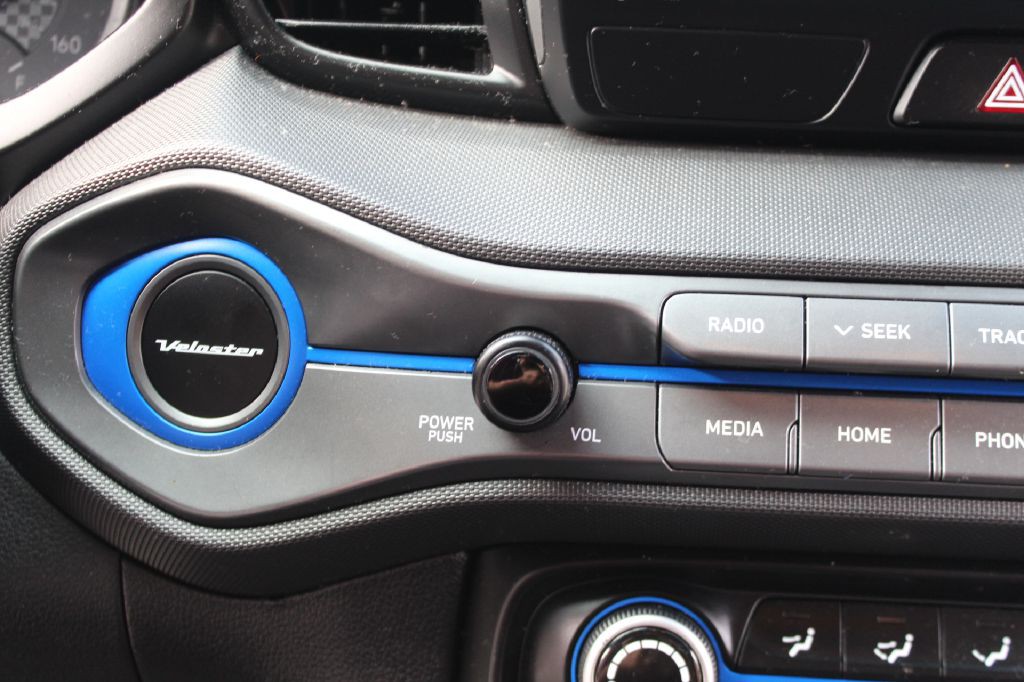 2019 Hyundai Veloster Image 19