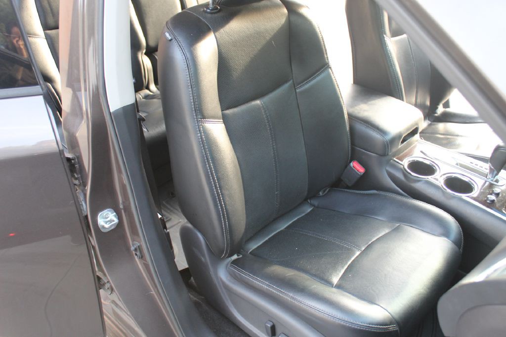 2015 Nissan Pathfinder Image 12