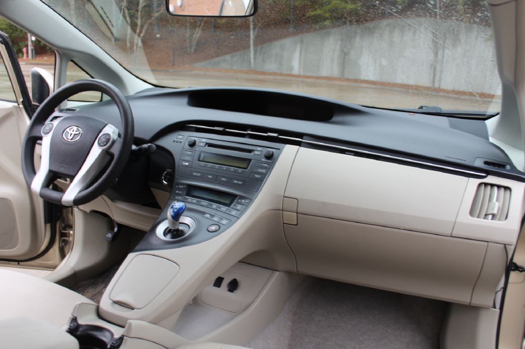 2010 Toyota Prius Image 13