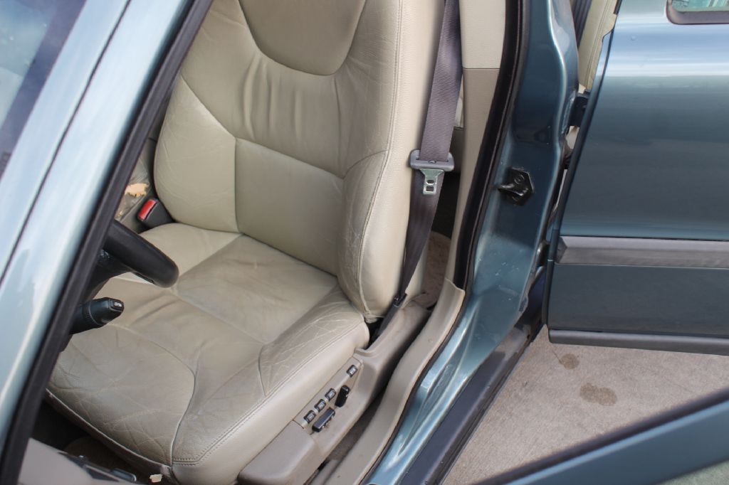 2004 Volvo S60 Image 11