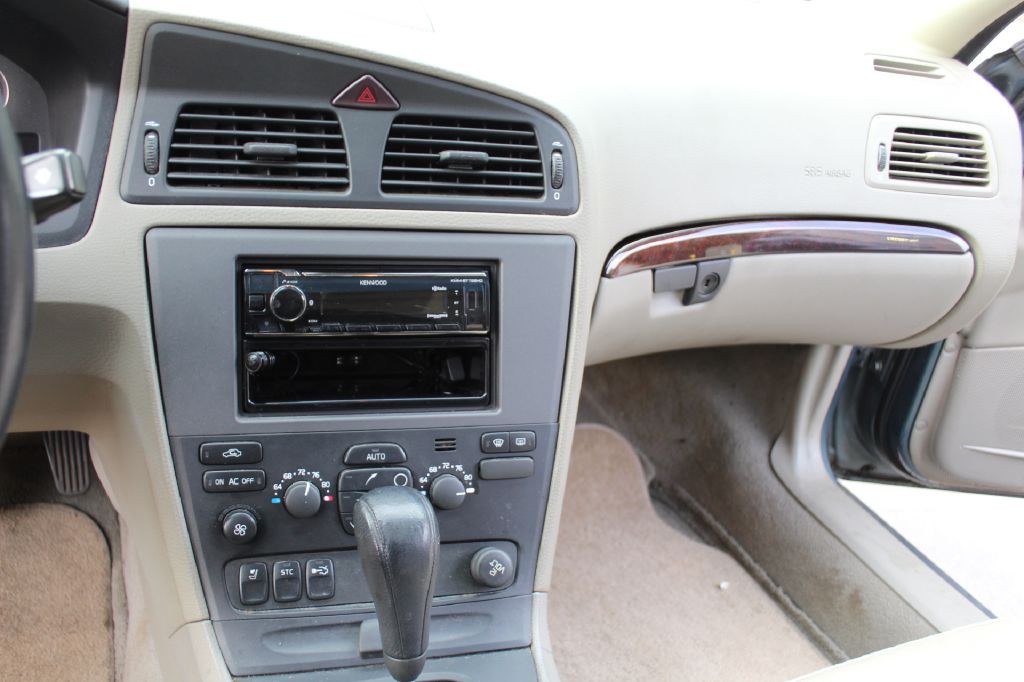 2004 Volvo S60 Image 18