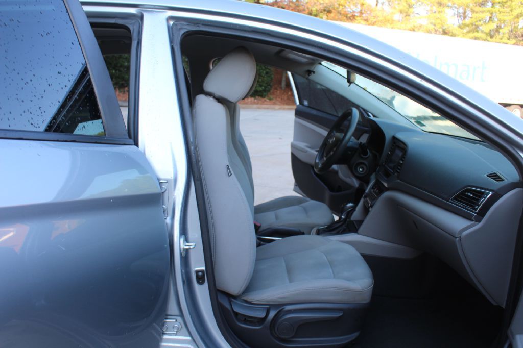 2017 Hyundai Elantra Image 8