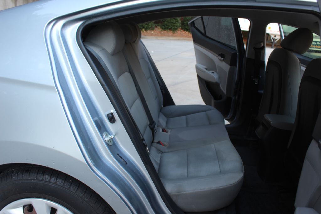 2017 Hyundai Elantra Image 9