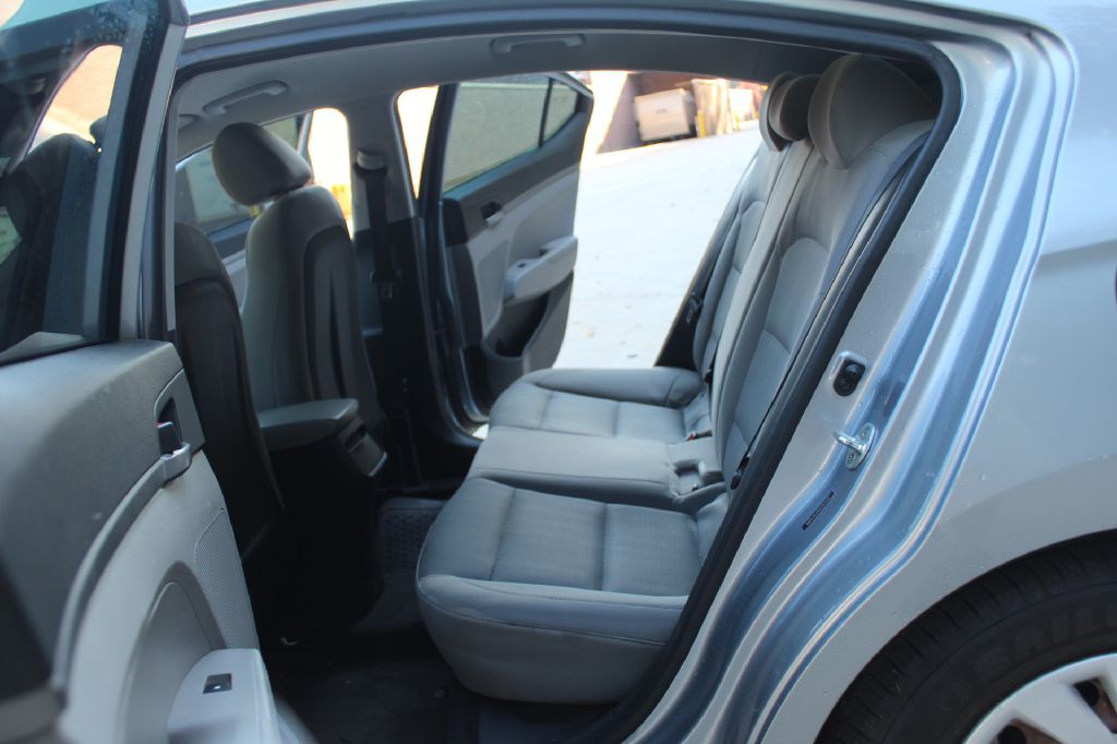 2017 Hyundai Elantra Image 10