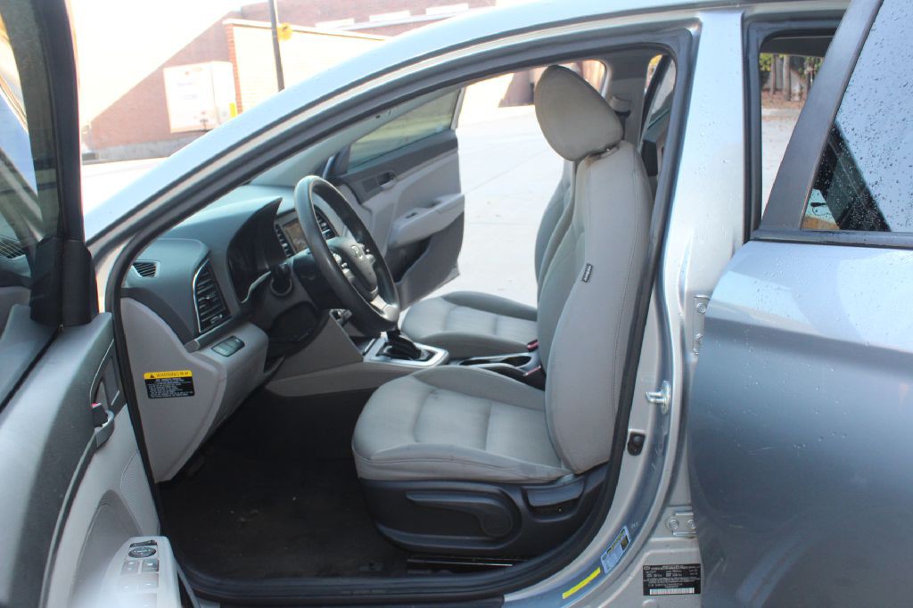 2017 Hyundai Elantra Image 11