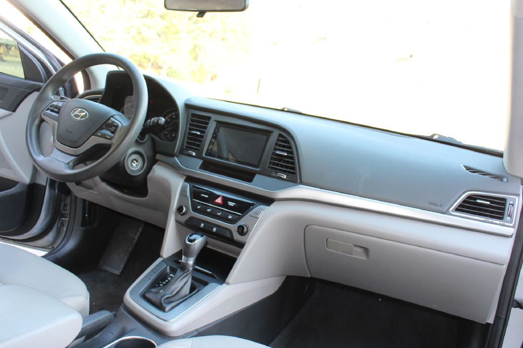 2017 Hyundai Elantra Image 12