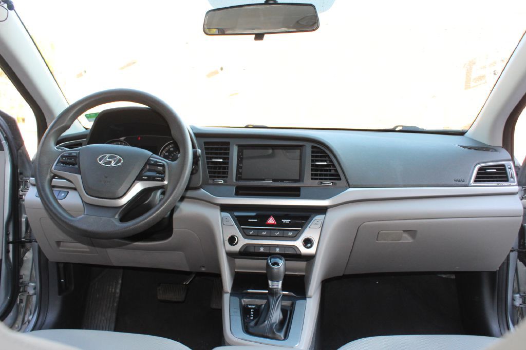 2017 Hyundai Elantra Image 13