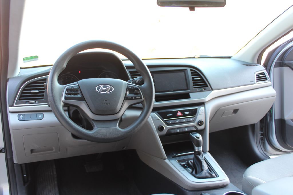 2017 Hyundai Elantra Image 14