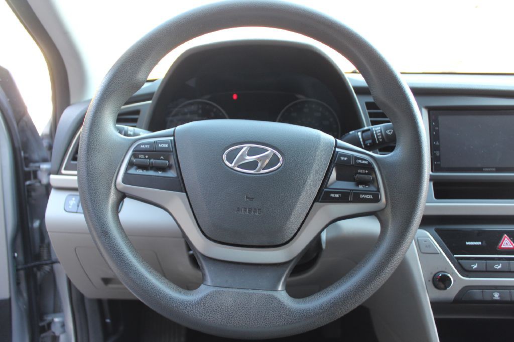 2017 Hyundai Elantra Image 15