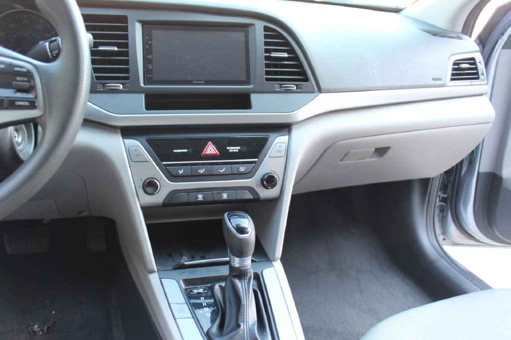2017 Hyundai Elantra Image 17