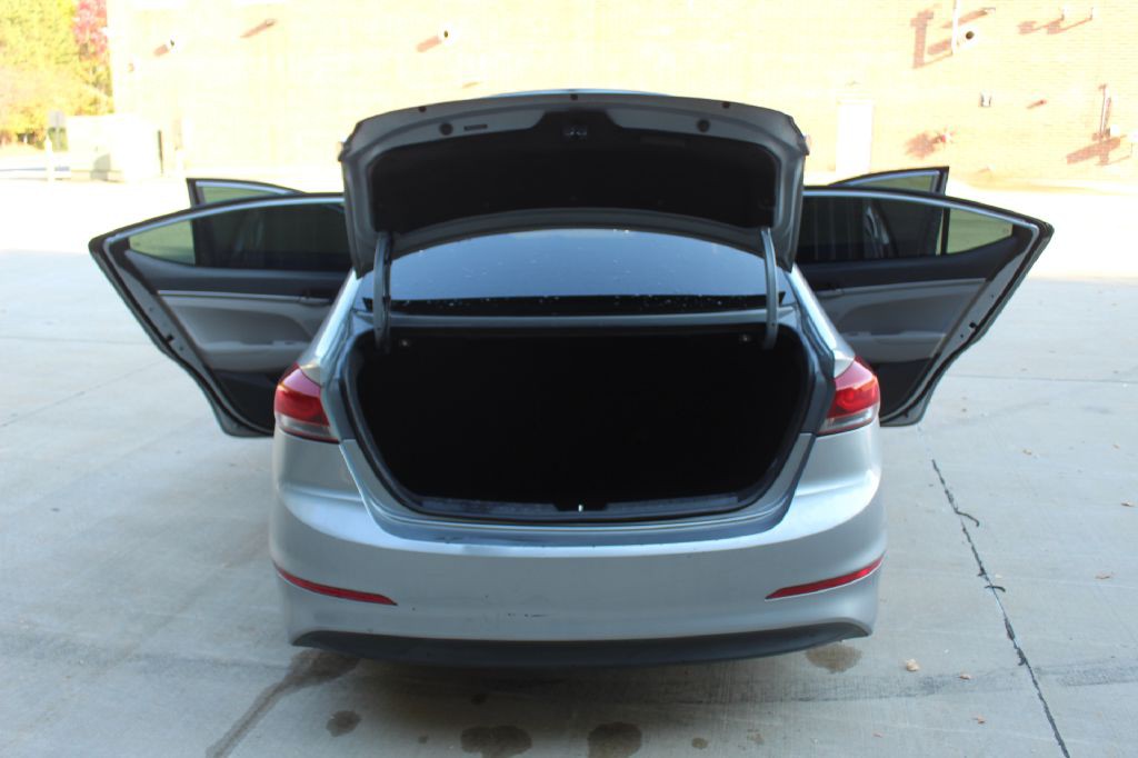 2017 Hyundai Elantra Image 18