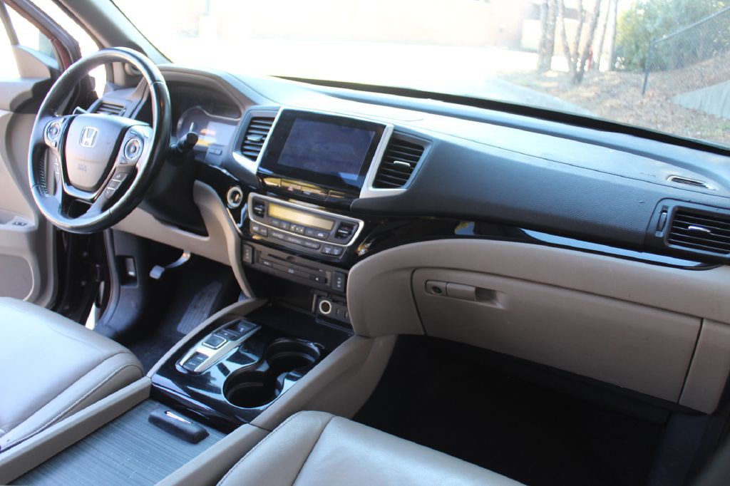 2016 Honda Pilot Image 16