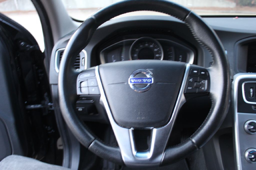 2017 Volvo S60 Image 16