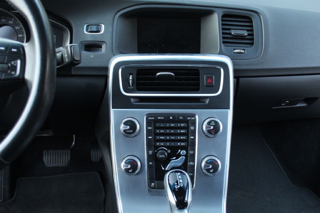 2017 Volvo S60 Image 17