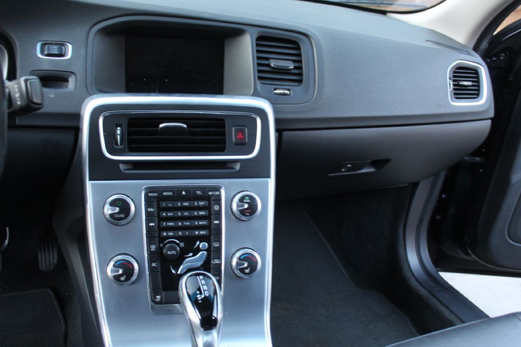 2017 Volvo S60 Image 18