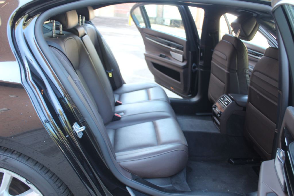 2013 BMW 7 Series Image 8