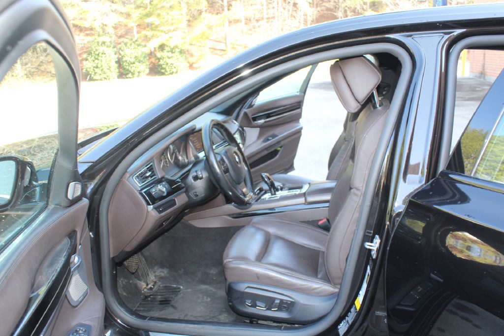 2013 BMW 7 Series Image 10