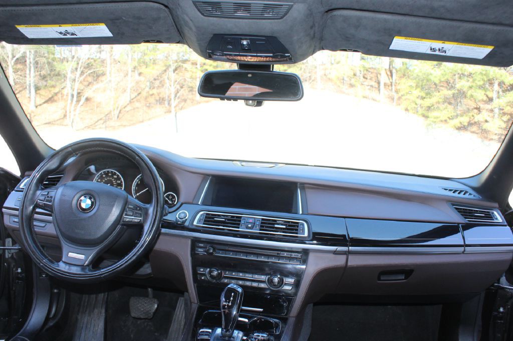 2013 BMW 7 Series Image 15