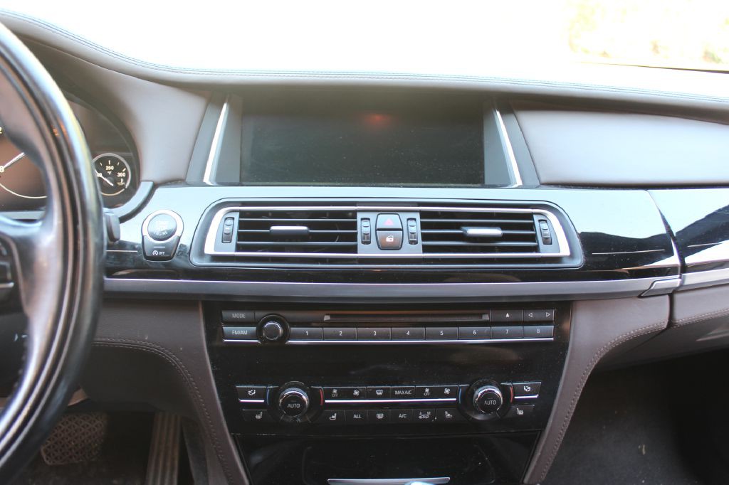 2013 BMW 7 Series Image 18