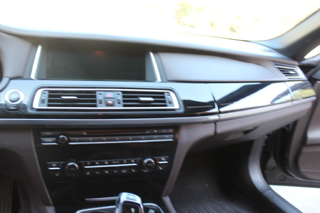 2013 BMW 7 Series Image 19