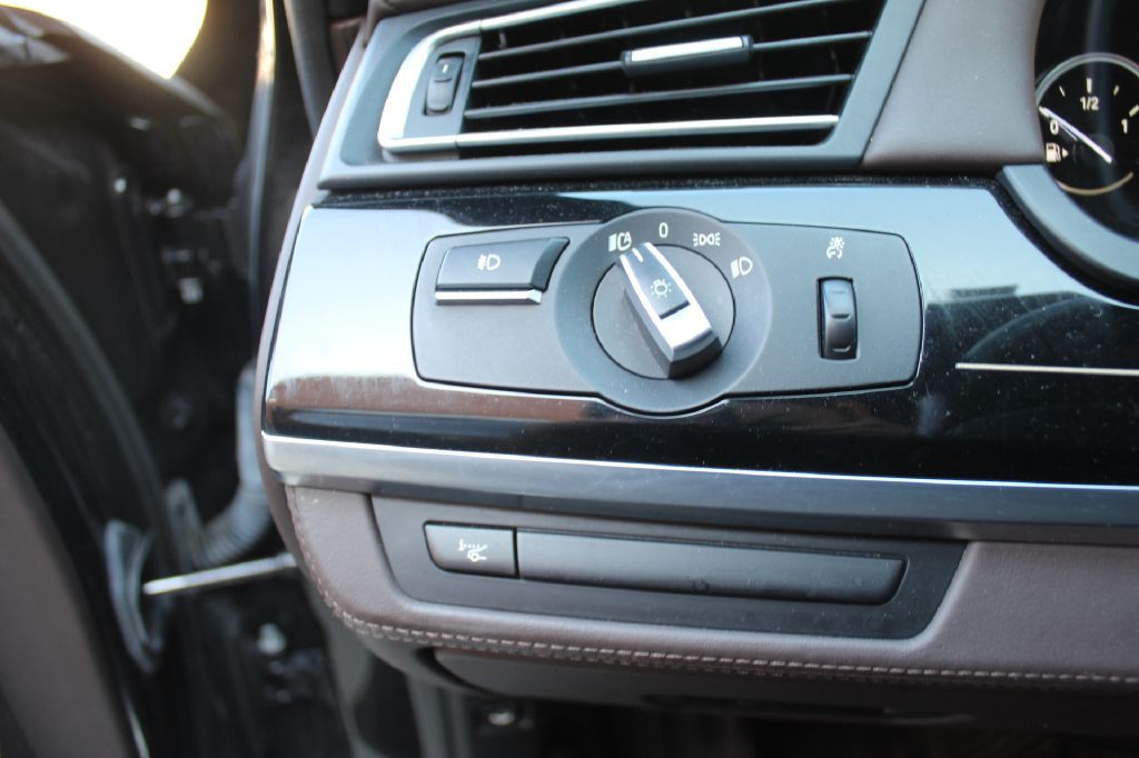 2013 BMW 7 Series Image 22