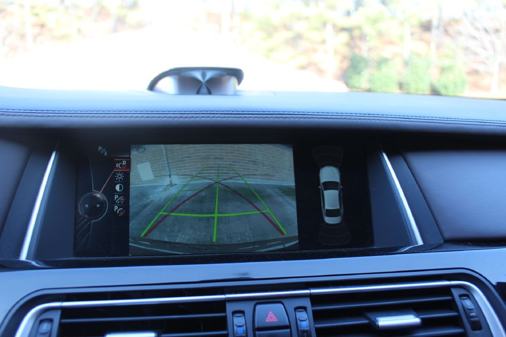 2013 BMW 7 Series Image 30