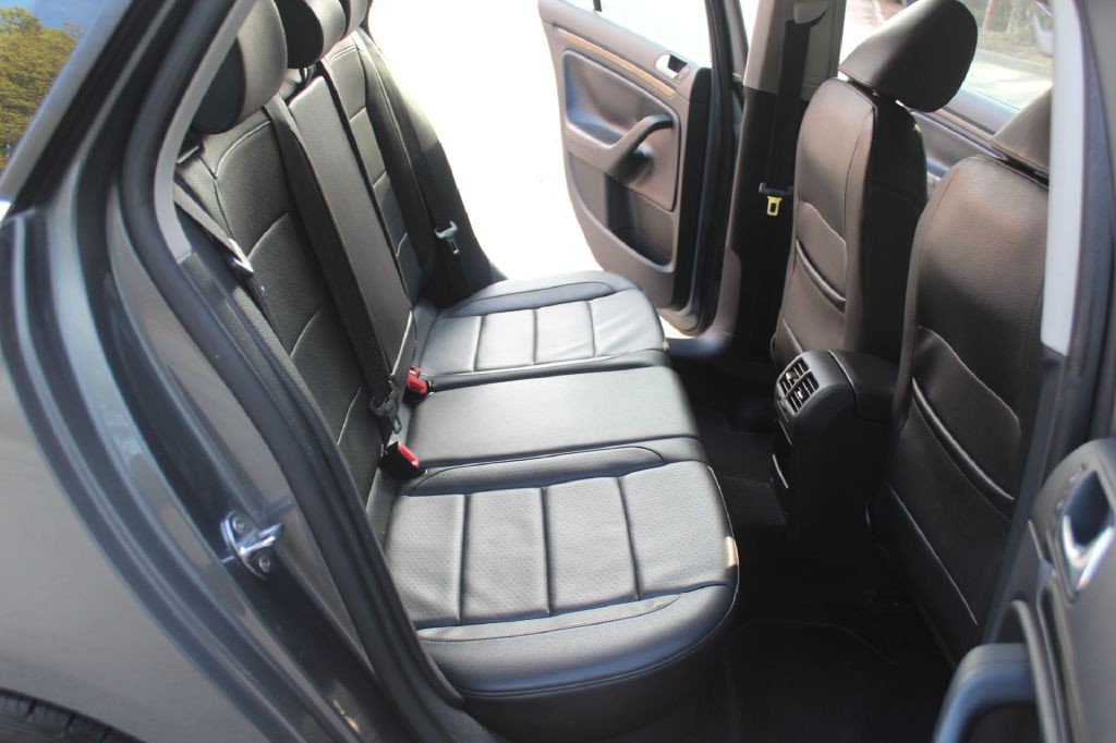 2012 Volkswagen Jetta Image 8