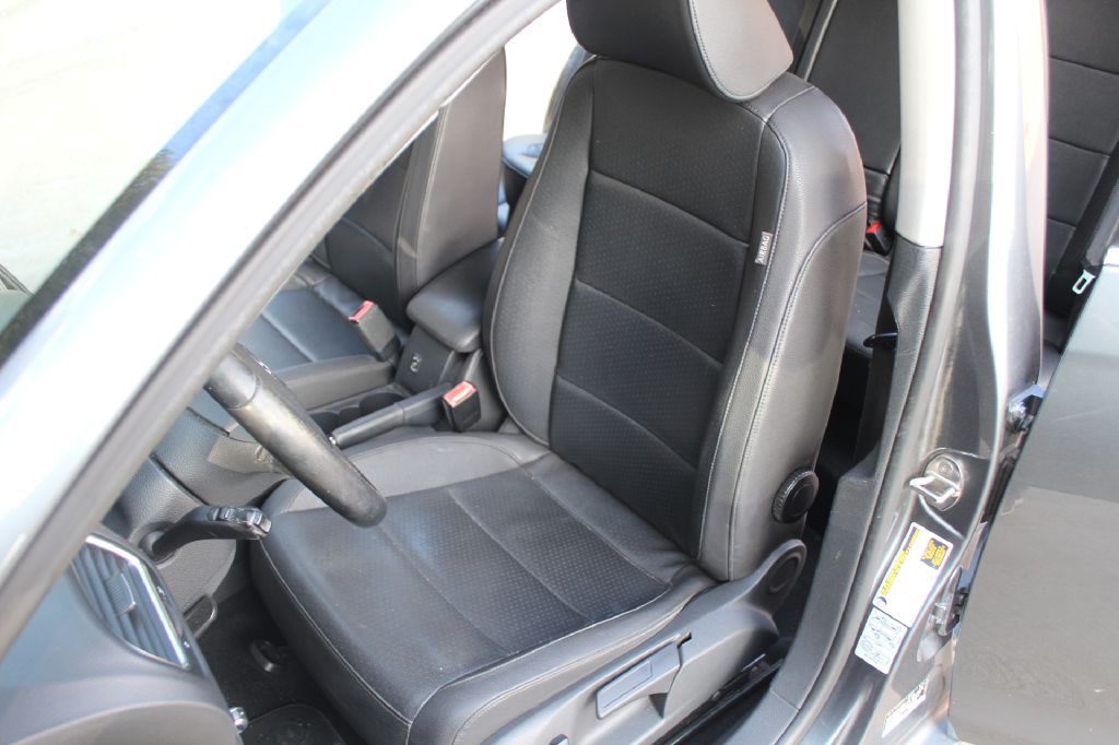 2012 Volkswagen Jetta Image 11