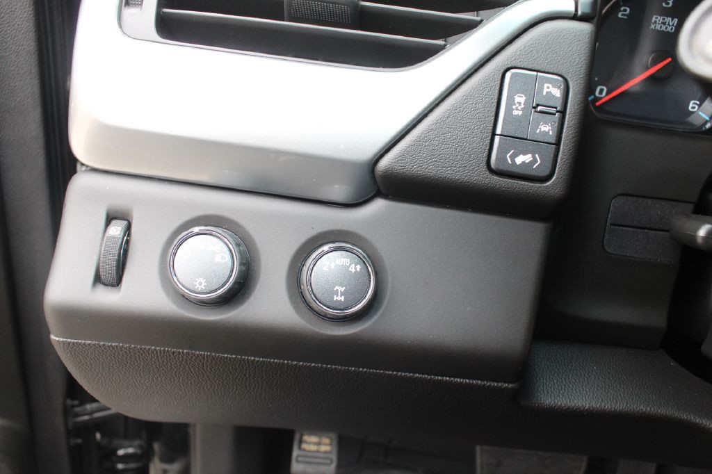 2019 Chevrolet Suburban Image 21