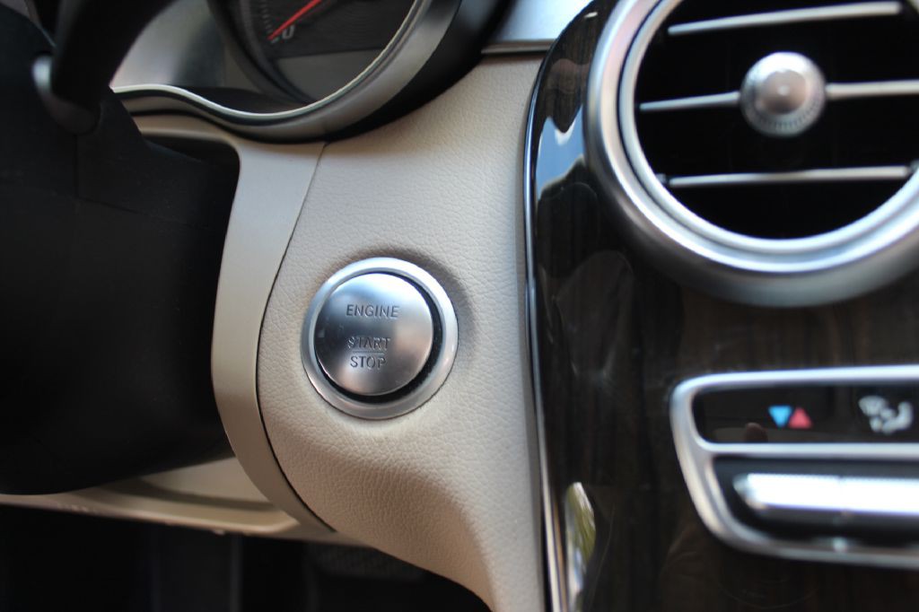 2017 Mercedes-Benz C-Class Image 24