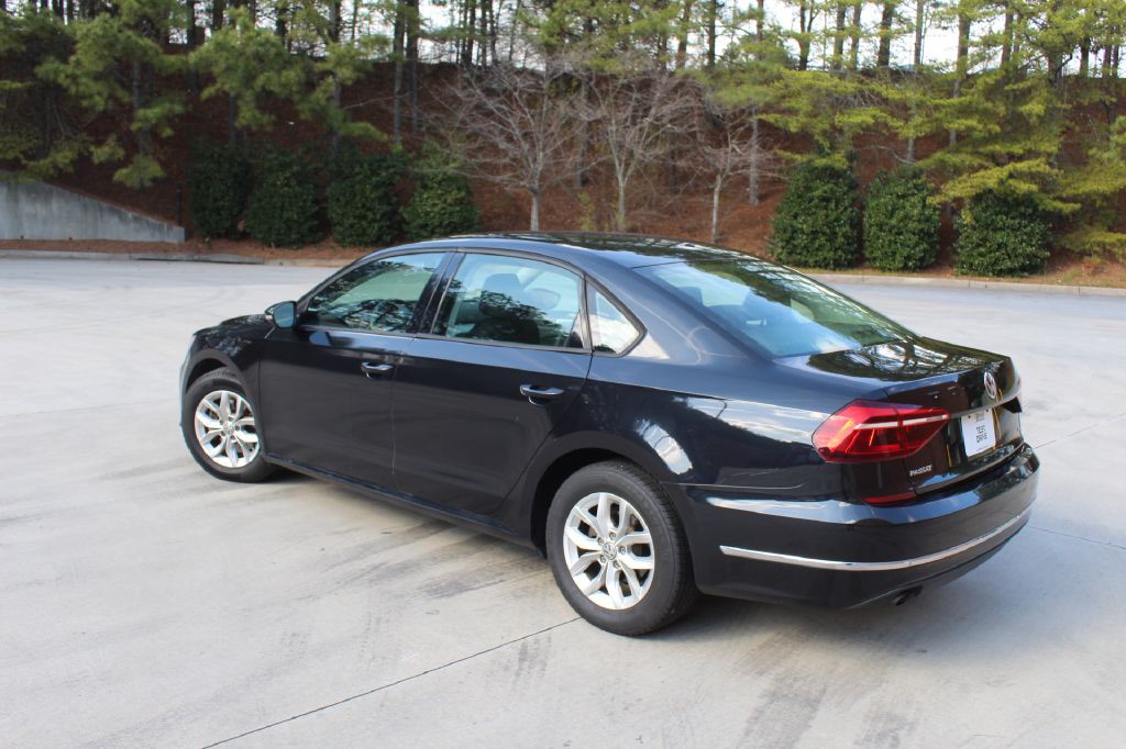 2018 Volkswagen Passat Image 3