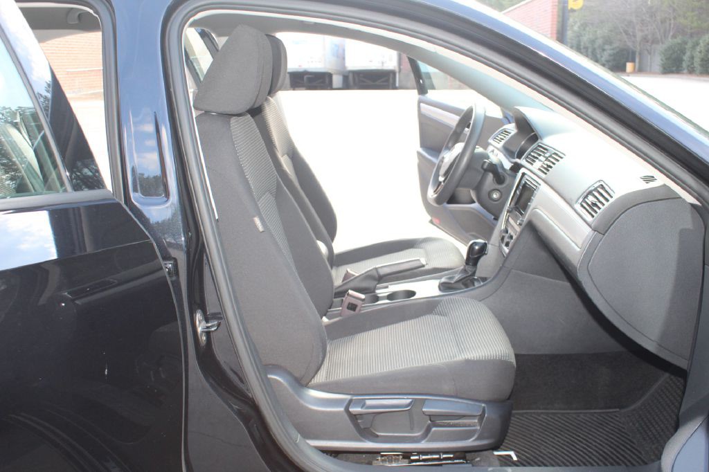 2018 Volkswagen Passat Image 7