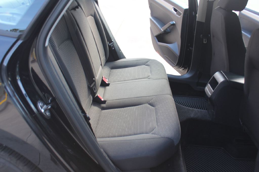 2018 Volkswagen Passat Image 8