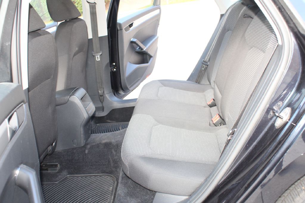 2018 Volkswagen Passat Image 9