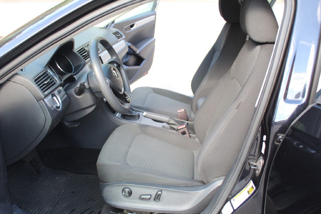 2018 Volkswagen Passat Image 10