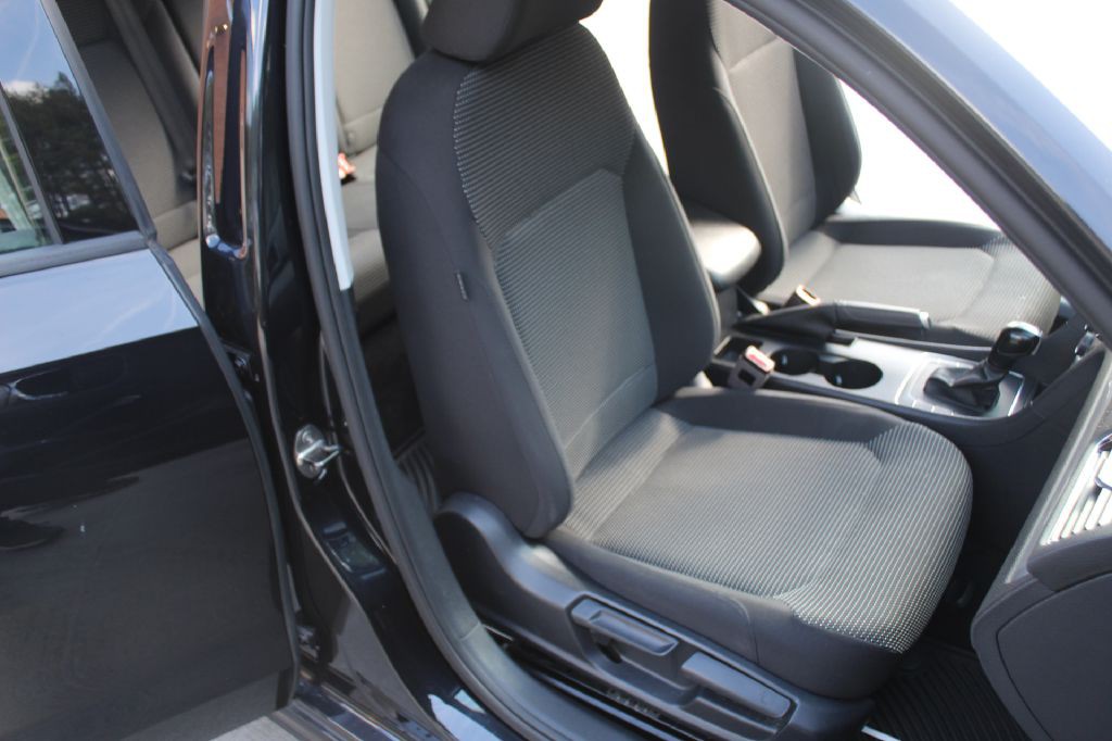 2018 Volkswagen Passat Image 12