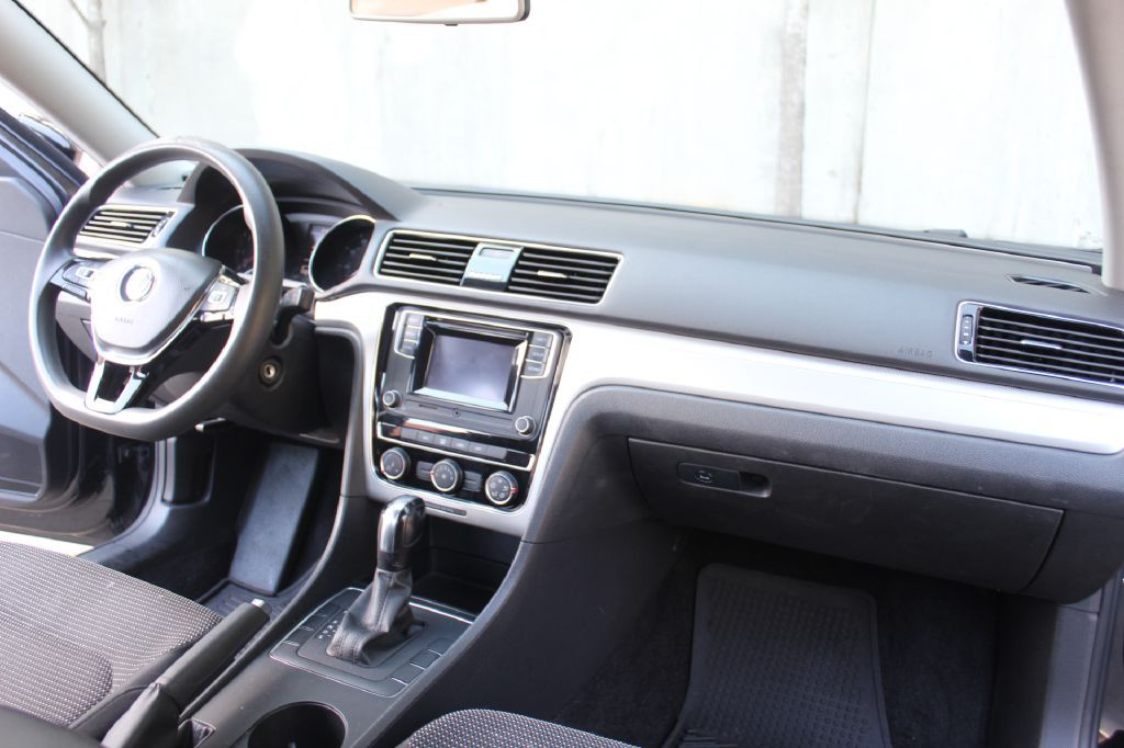 2018 Volkswagen Passat Image 13