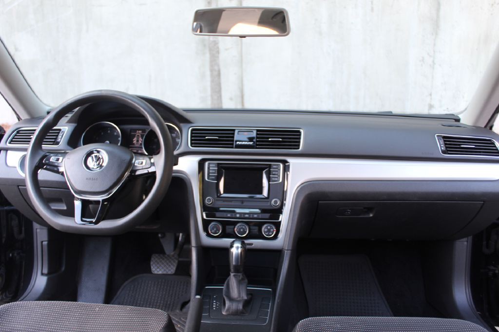 2018 Volkswagen Passat Image 14